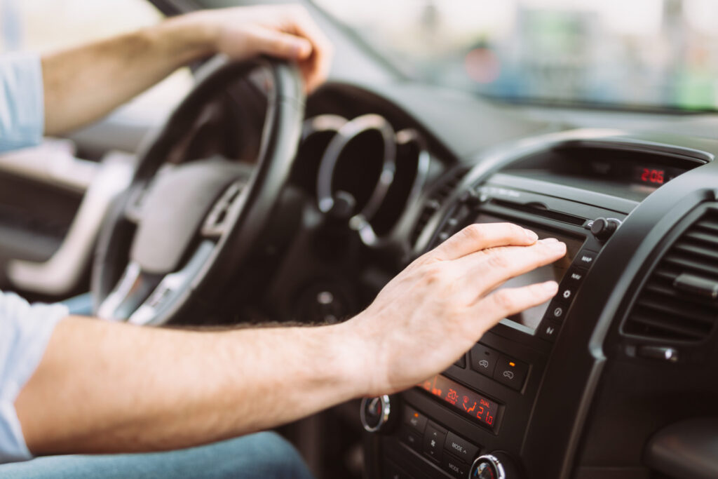 How can the automotive flash memory challenges of tomorrow be tackled?